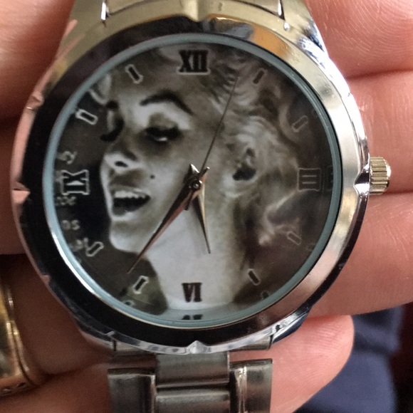 Marilyn Monroe watch - Picture 3 of 5
